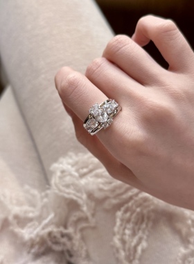 TWINS LULU简约高级感奢华风椭圆鸽子蛋戒指TSS6549