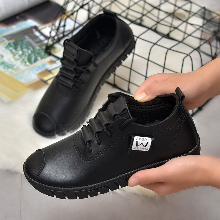 冬季皮革加绒保暖平跟防水妈妈鞋