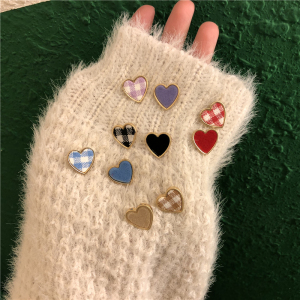 原宿格子丝绒可爱心形耳钉