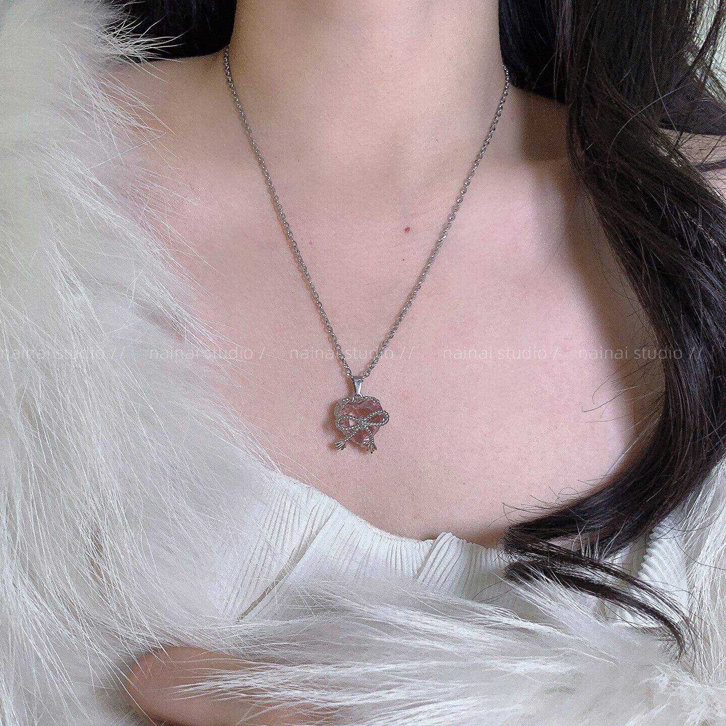 粉色爱心项链~闪钻蝴蝶结锁骨链2026新款小众设计高级感颈链配饰