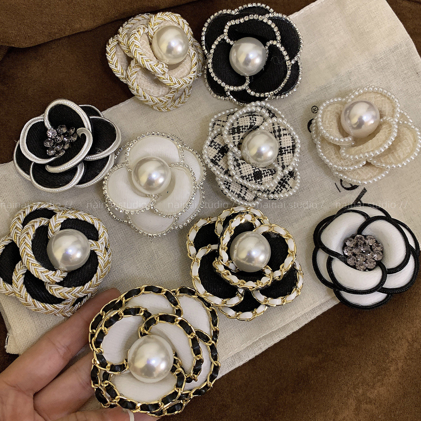 高级感山茶花胸针~小香风复古法式花朵珍珠别针胸花外套大衣配饰