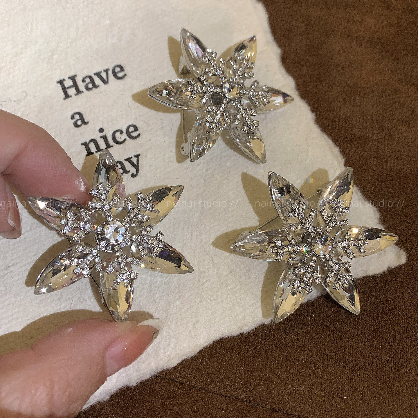 雪花胸针~氛围感圣诞节超闪高级感轻奢水晶胸花别针西装外套配饰
