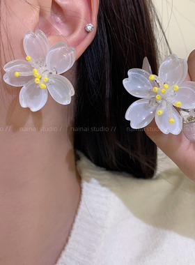 超仙白色花朵耳钉~串珠小清新度假风清冷感耳环2026新款温柔耳饰A