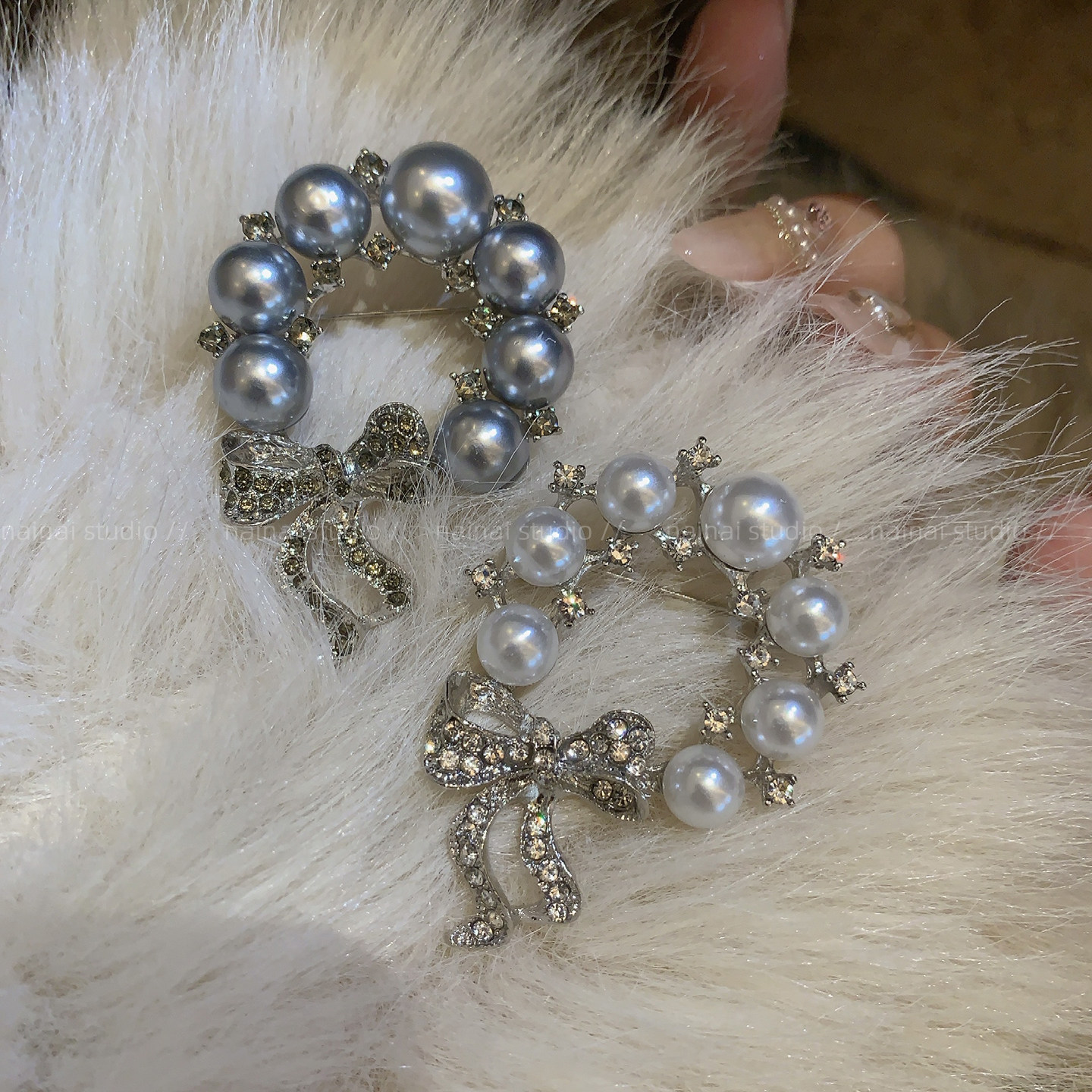 珍珠蝴蝶结胸针~高级感轻奢镶钻高档别针小众大衣外套胸花配饰女