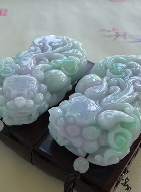 A货春彩浅绿浅紫貔貅翡翠摆把件