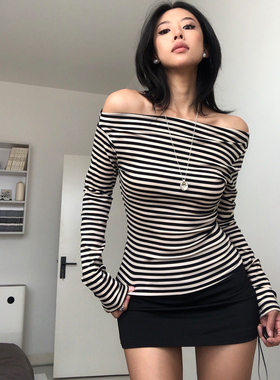 A BEAN 美式辣妹 小众斜肩弹力条纹针织上衣 不对称露肩休闲打底