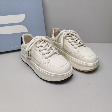 comely/康莉商场正品撤柜春季时尚轻便厚底舒适悠闲圆头小白鞋