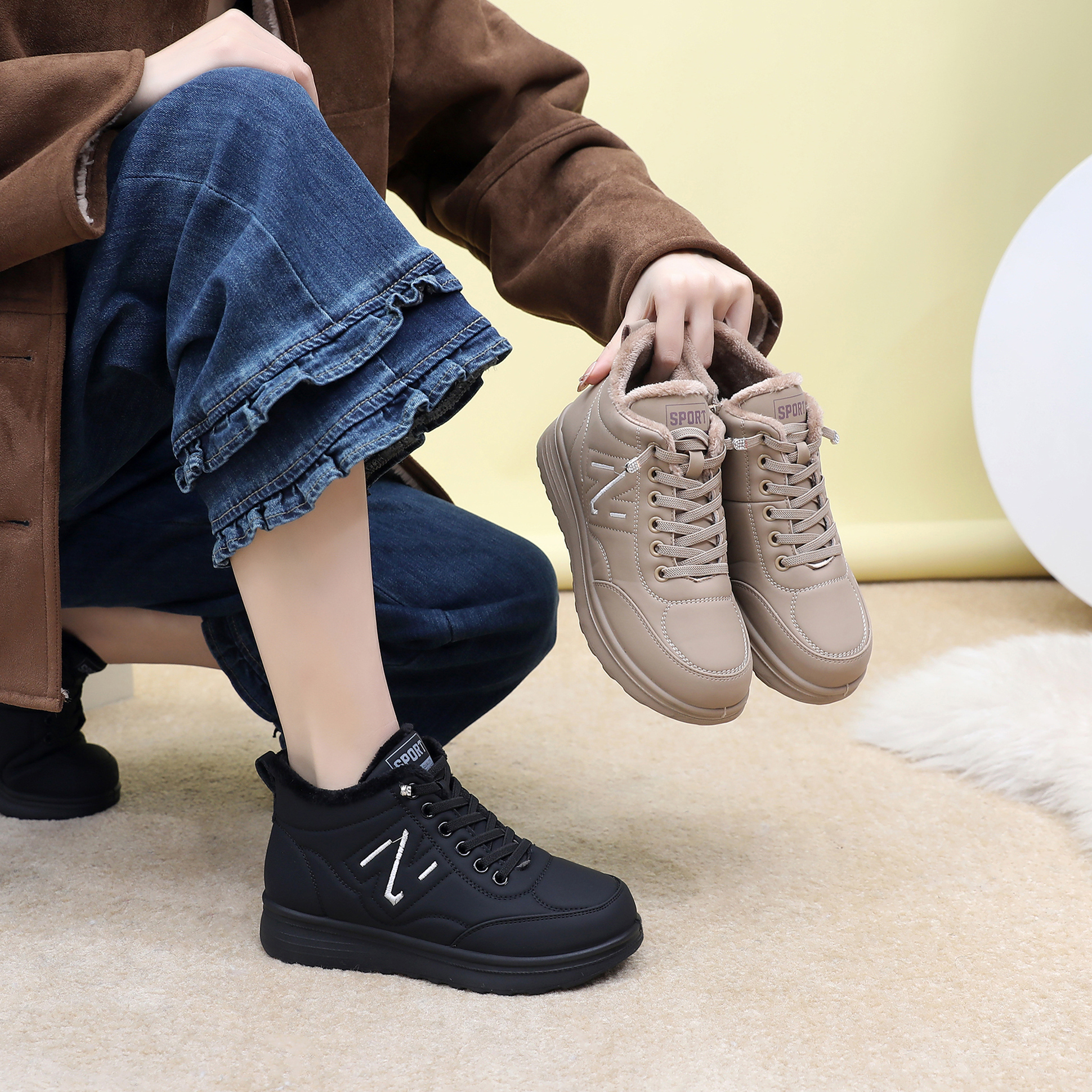 女士短靴平底防滑中老年妈妈鞋