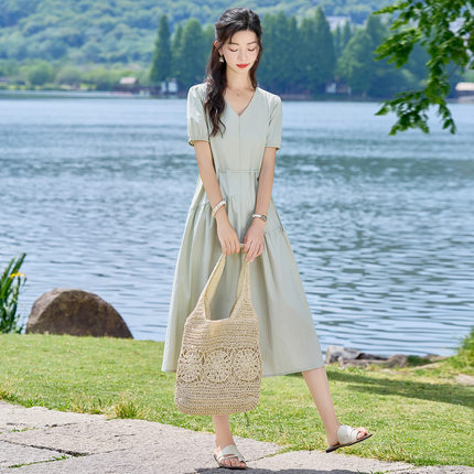 2026夏季女新款女装气质V领短袖连衣裙夏新款温柔风收腰A字裙