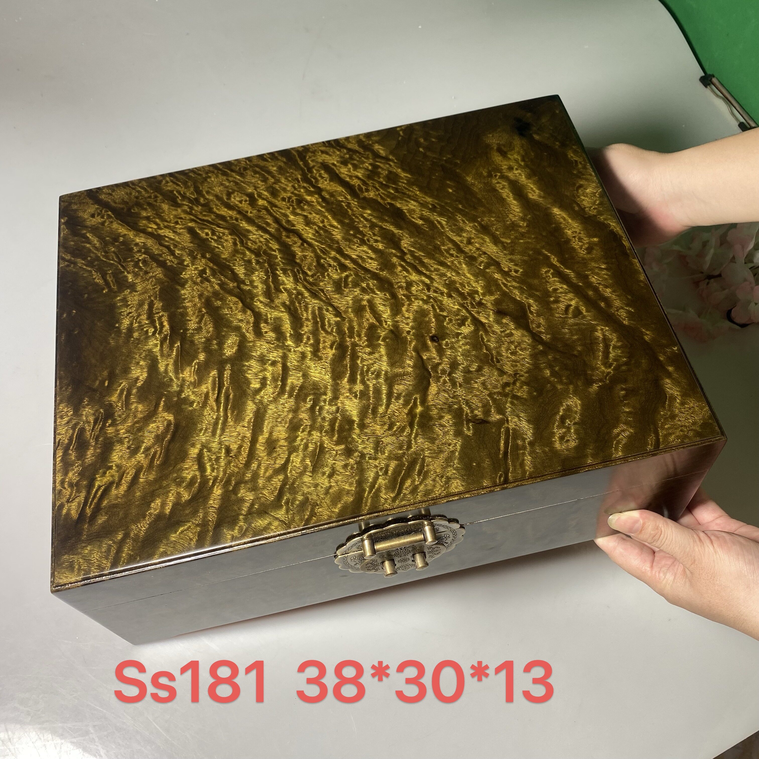 金丝楠阴沉木龙胆纹首饰盒收藏级