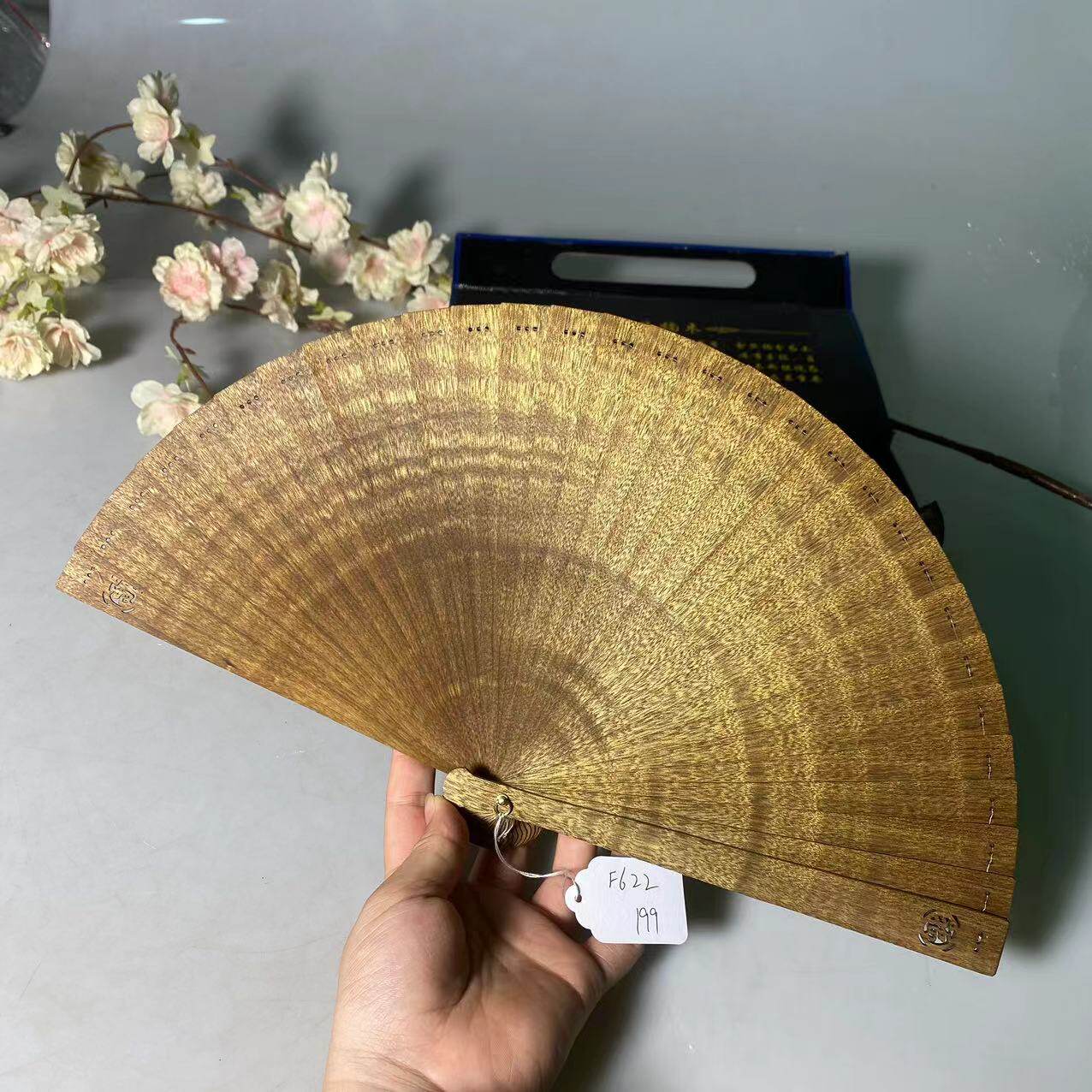 中国风金丝楠木复古折扇小叶桢楠