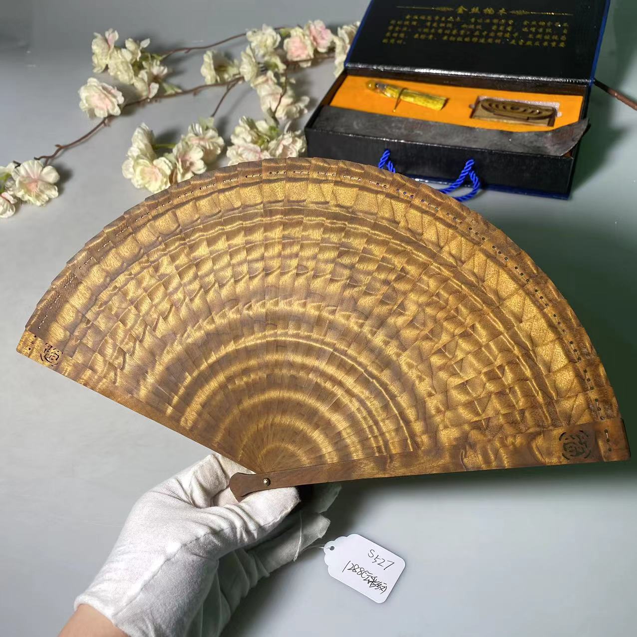 金丝楠木云彩纹木质折扇优雅中国