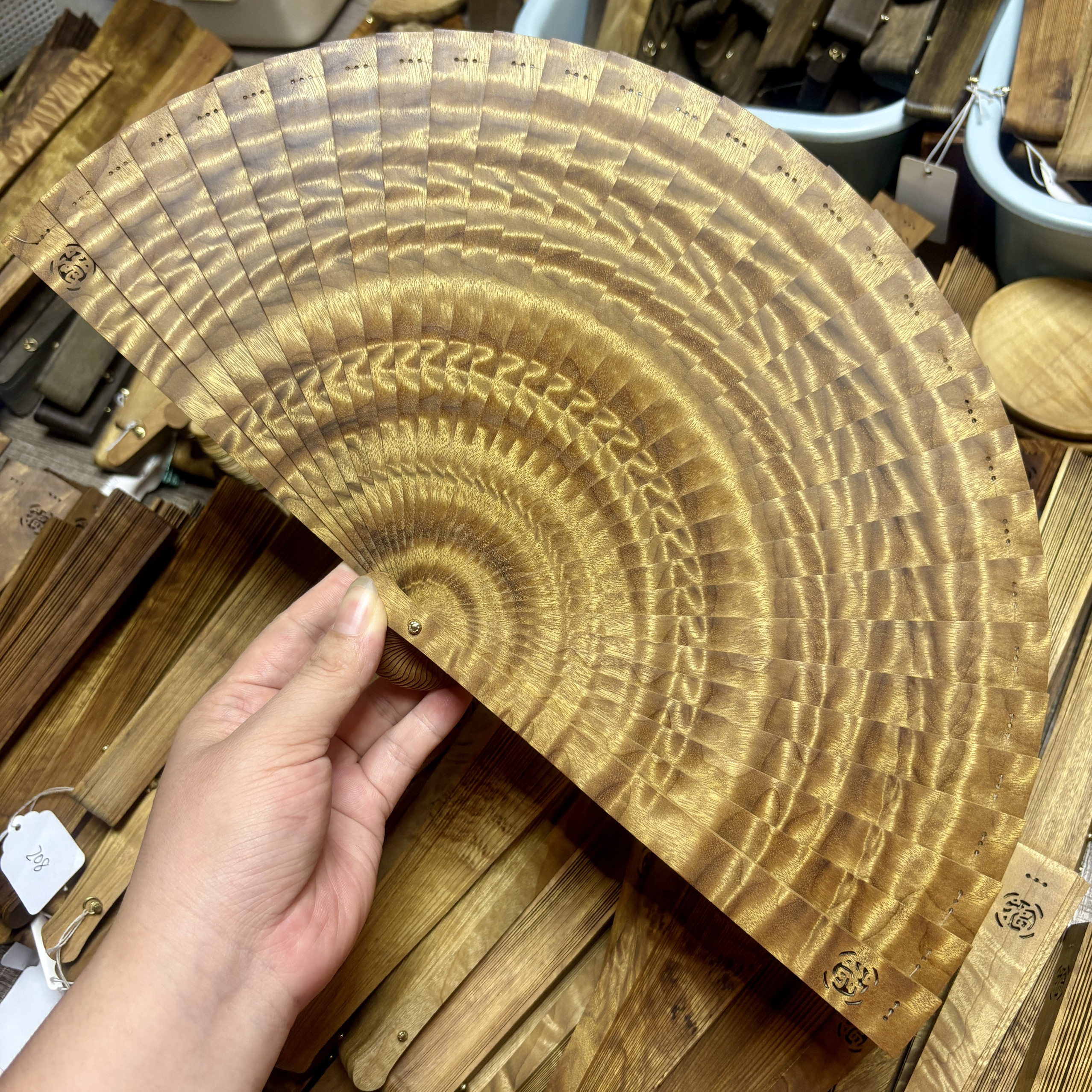 金丝楠木扇子中式折扇小叶桢楠工艺扇实木苏扇中国风特殊3D纹木扇