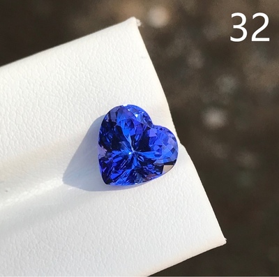 蓝色天然坦桑石5a皇家蓝