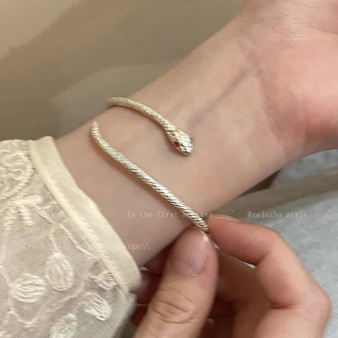 银蛇缠绕手镯女夏季轻奢小众高级感精致手链设计感个性冷淡风手饰