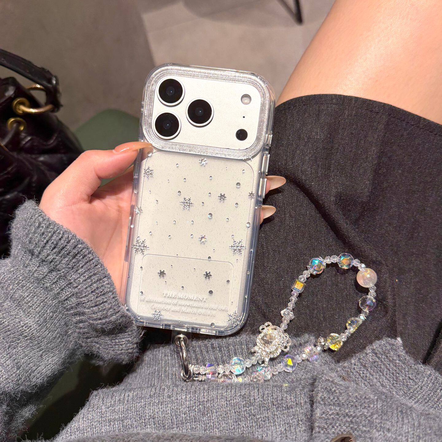 韩风冬日镂空银色波点雪花适用苹果17promax手机壳iphone16pro新款15带挂绳14气囊双层硬底13全包防摔保护套