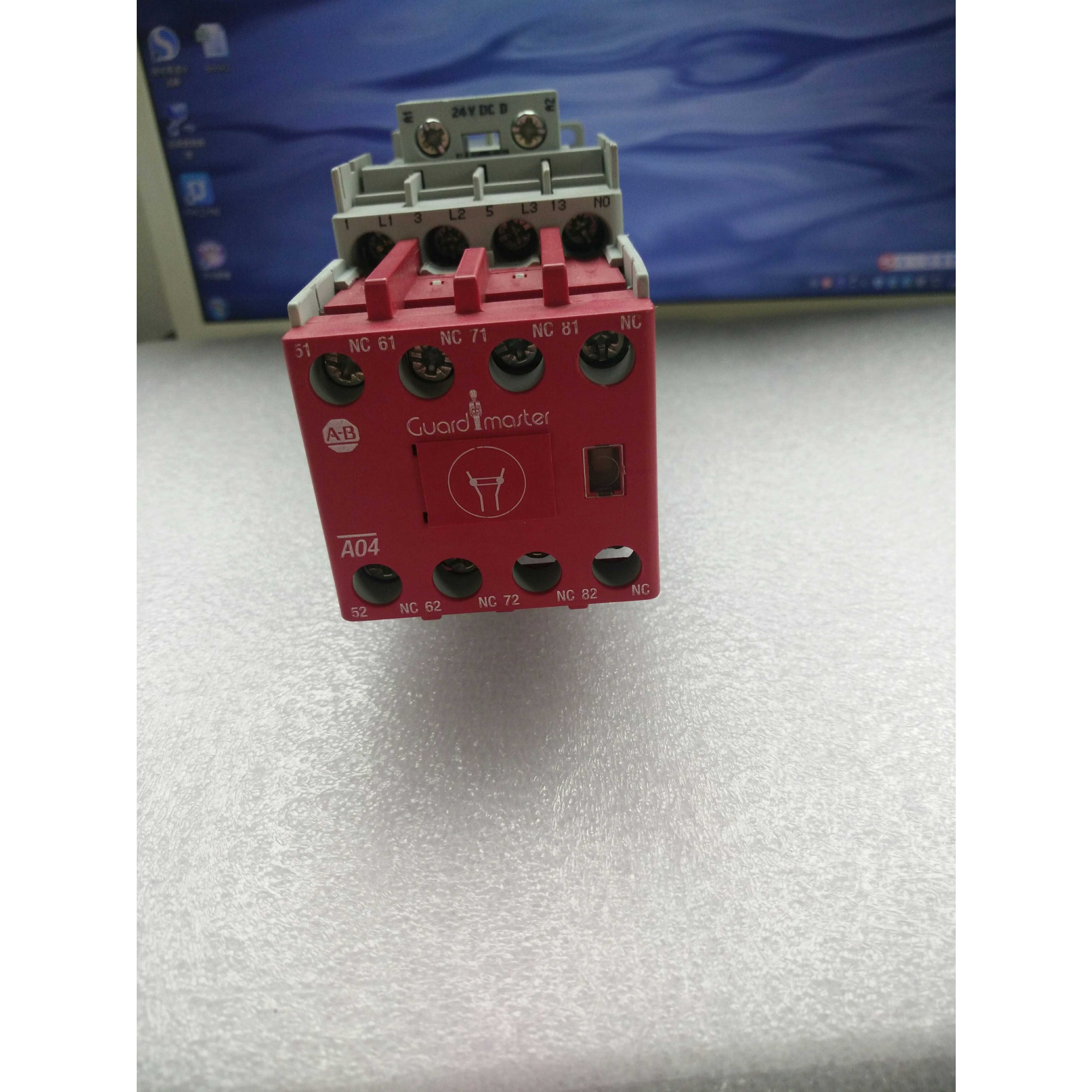 接触器100S-C23DJ14C dc24v  100S-CDJ14C询价