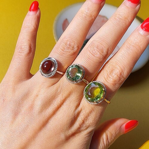 18K金镶红绿碧玺戒指艳丽