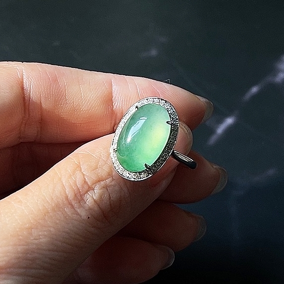 18K金戒指镶嵌天然A货翡翠