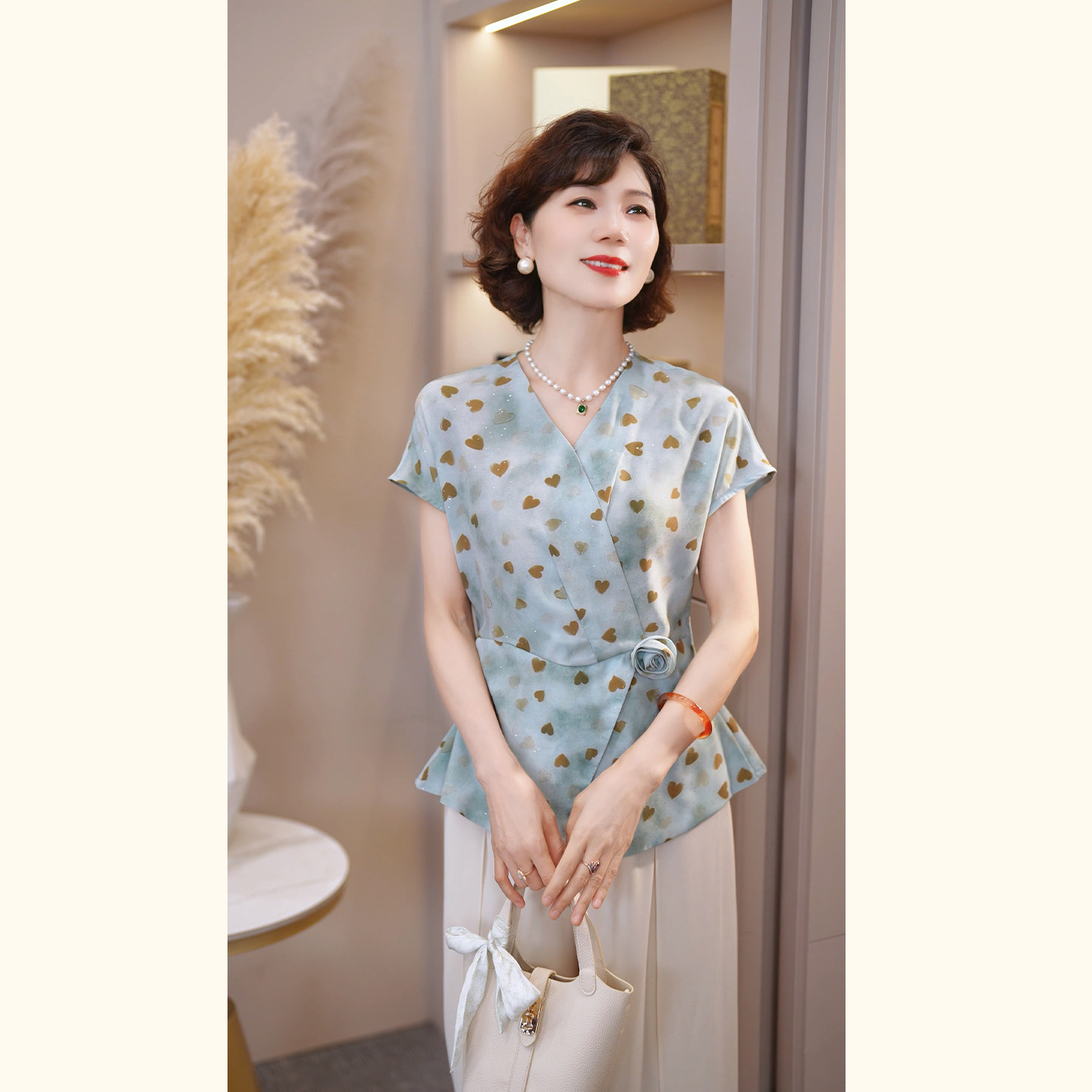 母亲节妈妈夏装时尚雪纺衬衣2026新款洋气t恤上衣服裤子两件套装