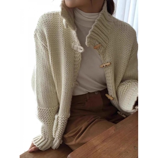 现货OVERTAKE韩国东大门代购秋冬新款复古木扣立领粗线毛衣外套女