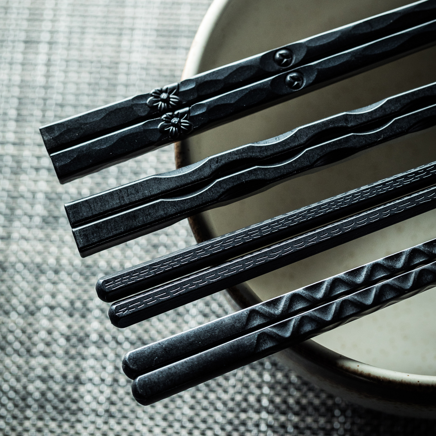 新款防滑防霉家庭易清洗耐高温抗菌日式合金筷商用高档尖头筷子