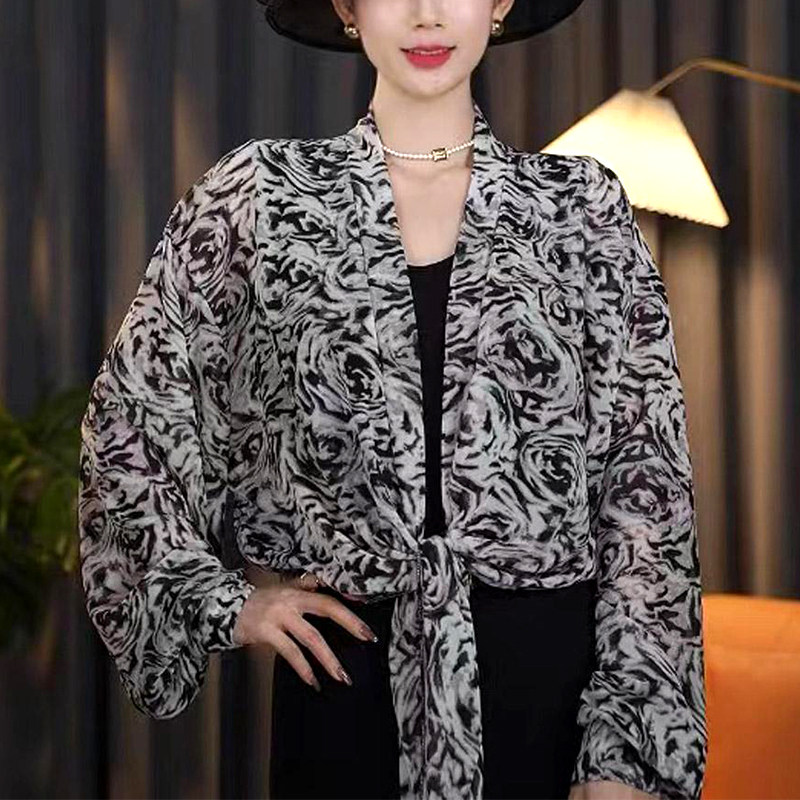 夏季印花防晒披肩女外搭配裙子雪纺百搭2025新款宽松薄款空调衫女