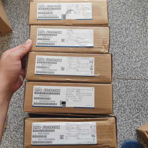 #控制器安川驱动器SGDXS-2R8A00A8002  议价