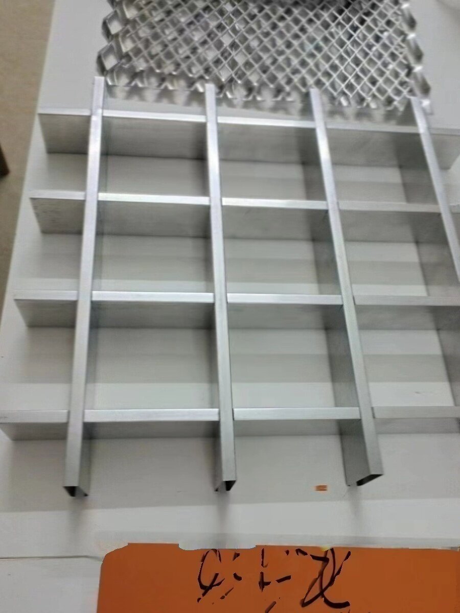 工装铝合金三角铝格栅天花 工程吊顶材料菱形金属铝天花吊顶