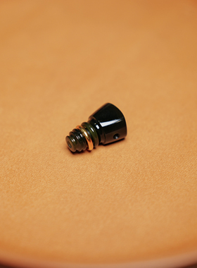 秋会长的和田玉黑青籽料三通国检