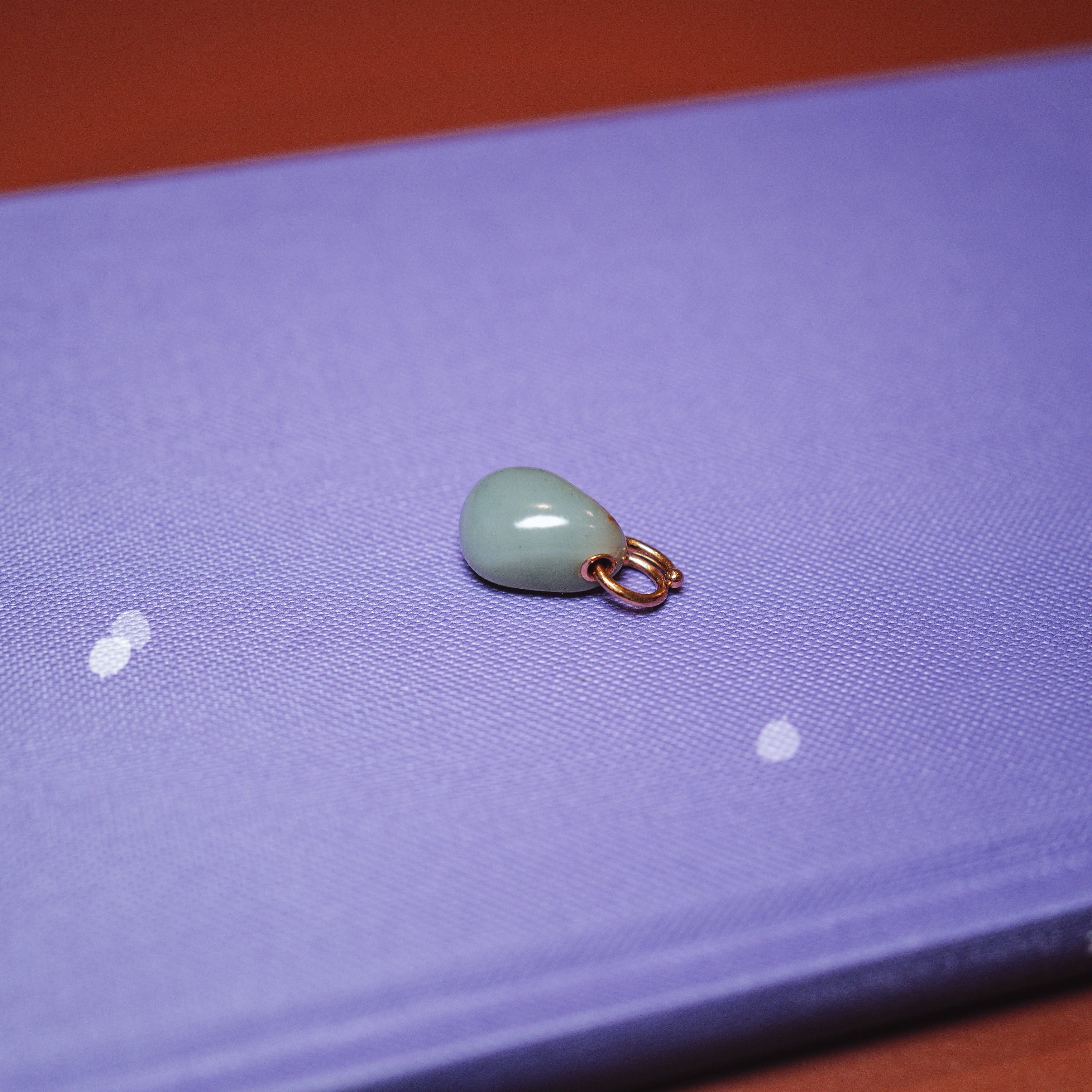 秋会长的和田玉独籽沙枣青挂件