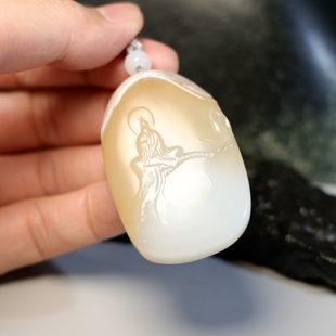 秋会长的和田玉新疆天然糖白玉观世音吊坠【NGTC国检N1子料大证】