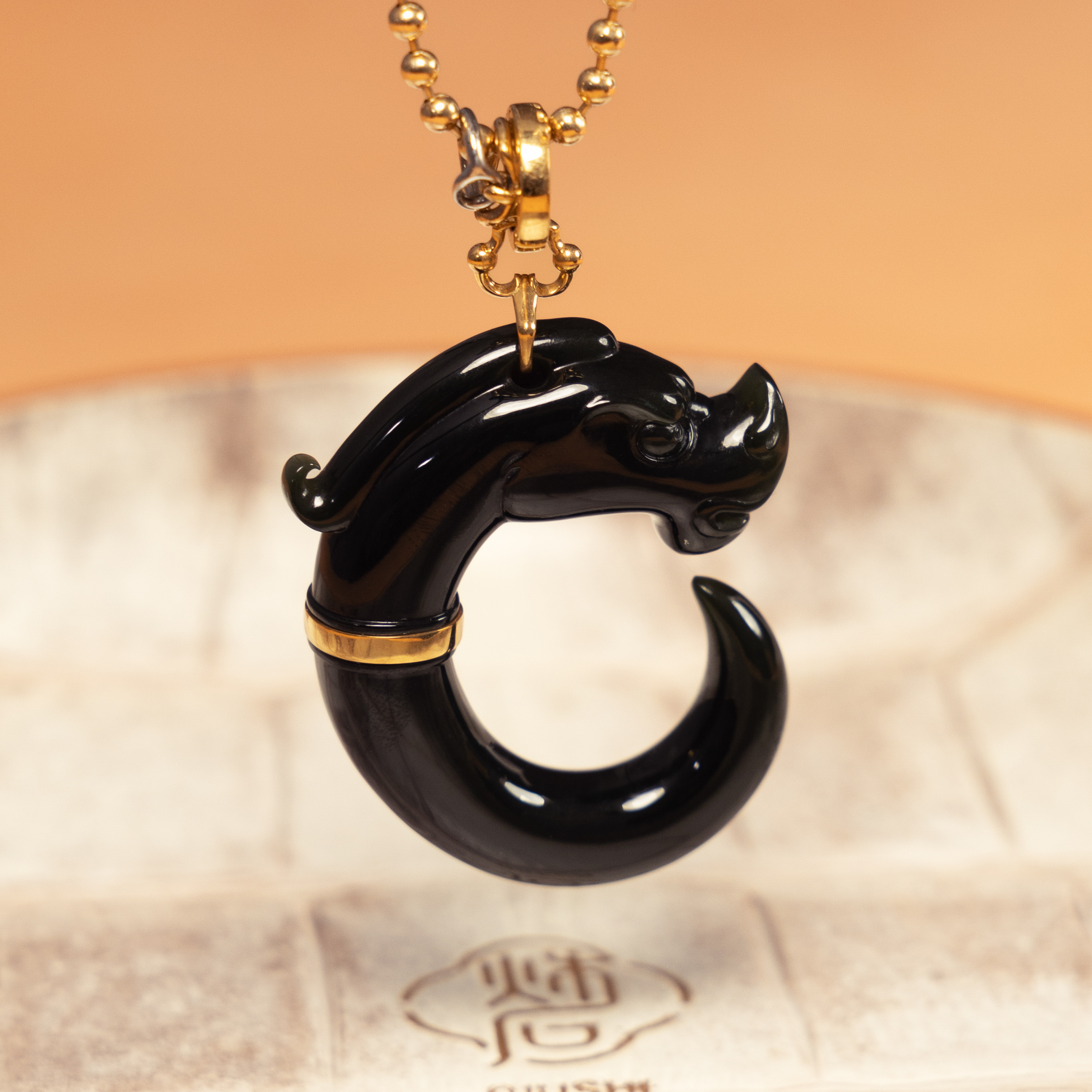 秋会长新疆和田玉籽料黑青C形龙