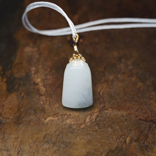 秋会长的和田玉新疆天然青花籽料平安无事牌挂件吊坠山水牌22K金