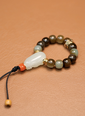 秋会长的和田玉小手持指尖串籽料