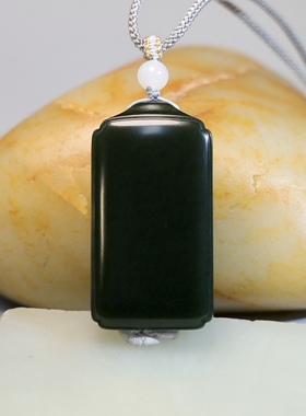 秋会长的新疆天然和田玉黑青籽料平安无事牌素牌子31.2克