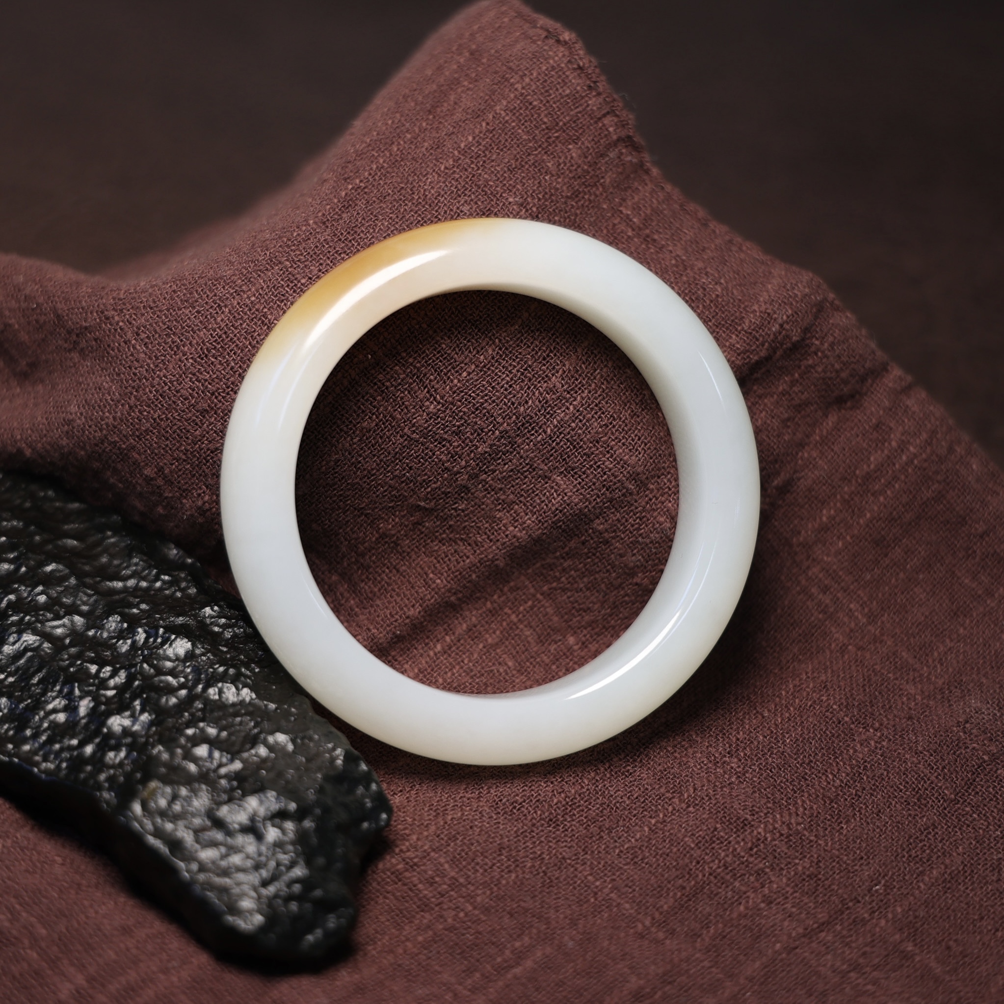 秋会长的新疆天然和田玉且末料白玉手镯女士镯子55mm圈口