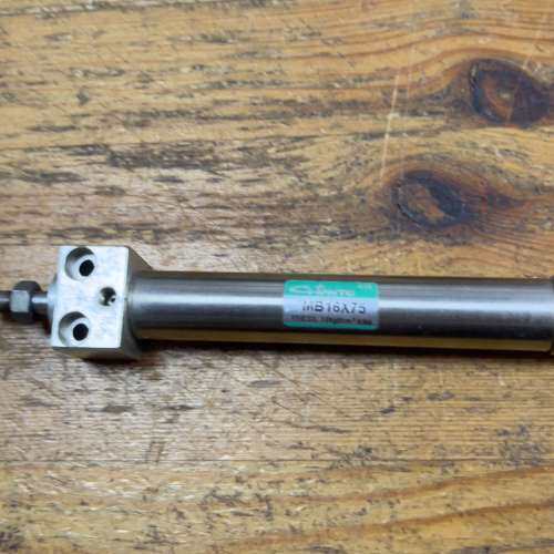 议价维修长括气缸MB16X75，九五新，实物如图，功能正常，适合气