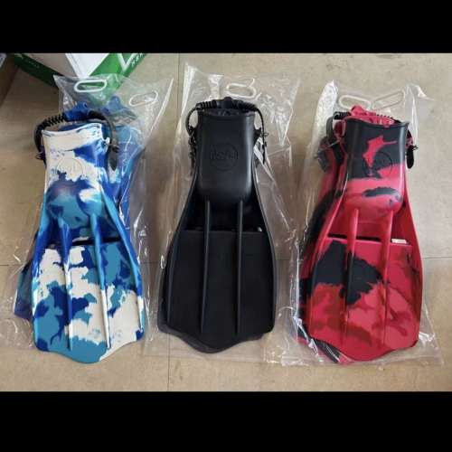 议价维修全新台湾产潜水脚蹼，三色可选：蓝色迷彩、黑色、红色迷