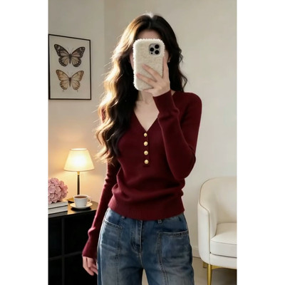 新年穿搭红色v领毛衣女秋