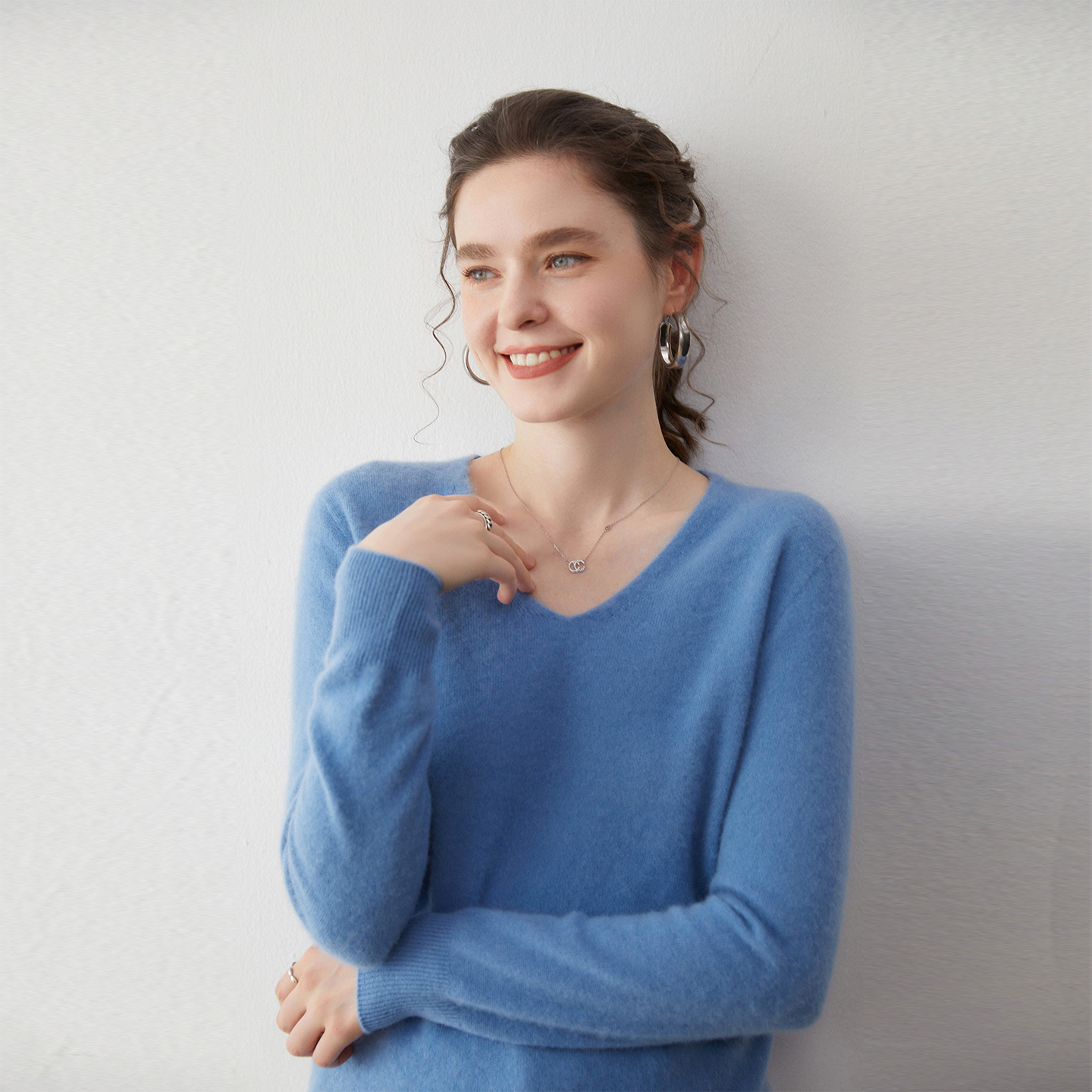 2025新款V领羊绒衫纯色加厚宽松