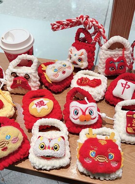 新年喜庆大红色醒狮龙毛绒卡通公仔手工编织蓝牙耳机包零钱包