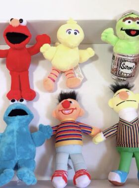 艾莫芝麻街公仔挂件elmo甜饼怪安子大鸟毛绒挂饰胸针ins潮 个性