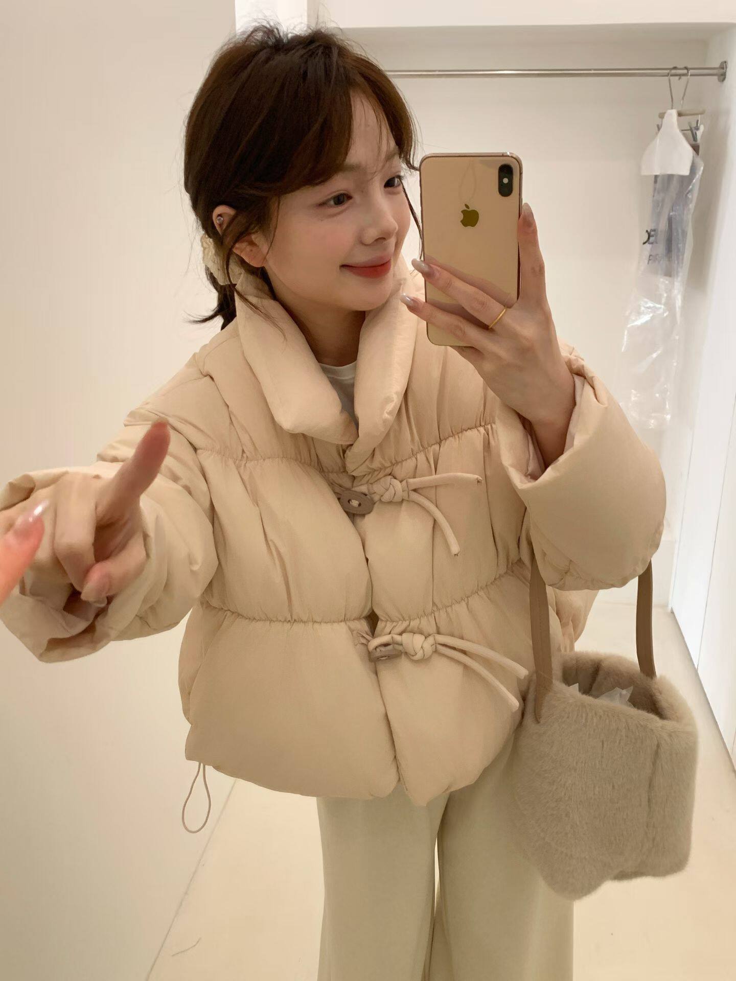 羽绒服女小个子冬2026新款面包服90白鸭绒立领加厚牛角扣甜美外套