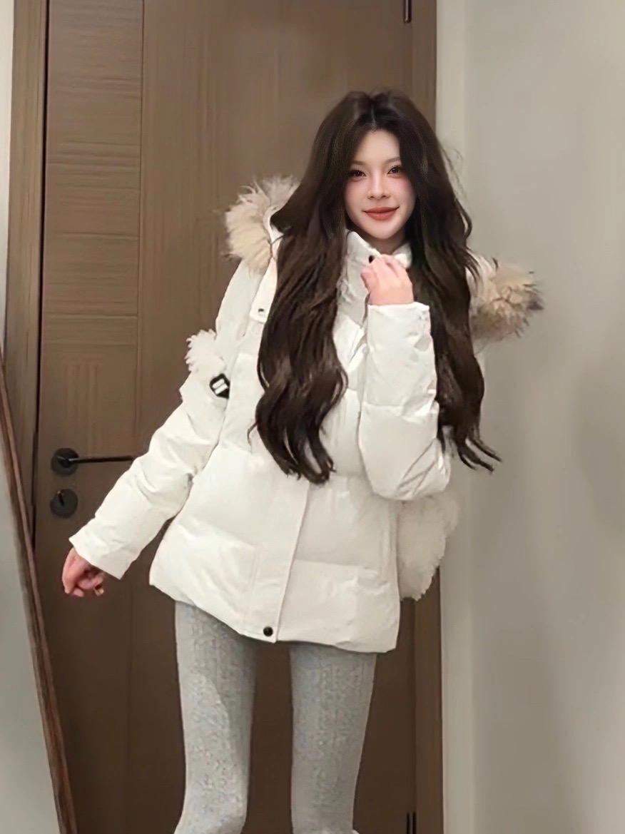2025年新款收腰羽绒服女短款大毛领小个子白鸭绒加厚修身冬季外套