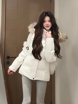 2025年新款收腰羽绒服女短款大毛领小个子白鸭绒加厚修身冬季外套