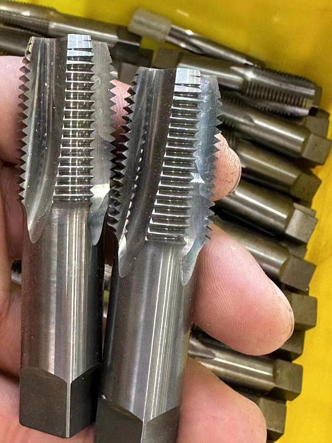 日本进口二手钨钢管螺纹丝攻英制整体钨钢管牙丝锥PT1/4 NPT1/8PF