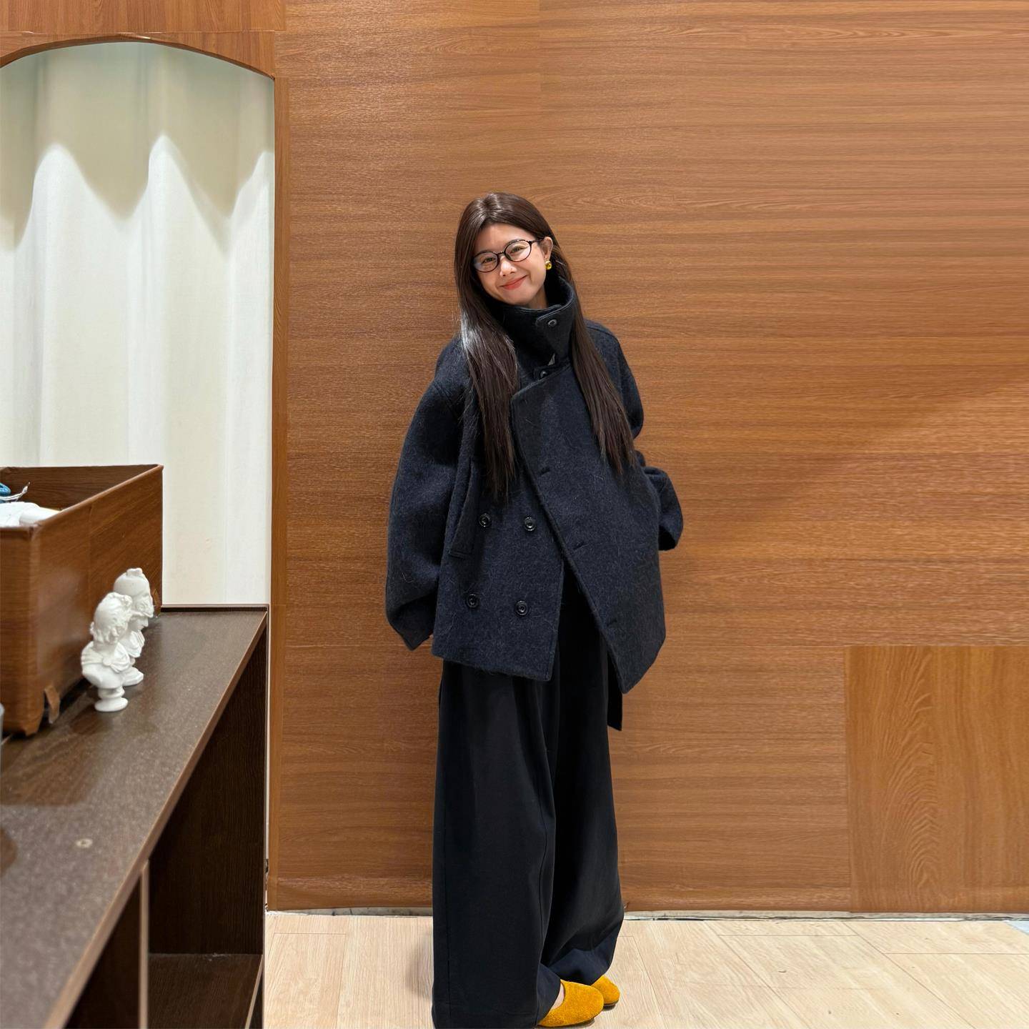 深冬独特超好看黑色呢子大衣女2025年新款小个子毛呢外套加厚短款