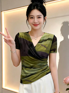 绝美晕染网纱印花小衫时尚交叉V领修身上衣女夏装新款短袖蕾丝衫