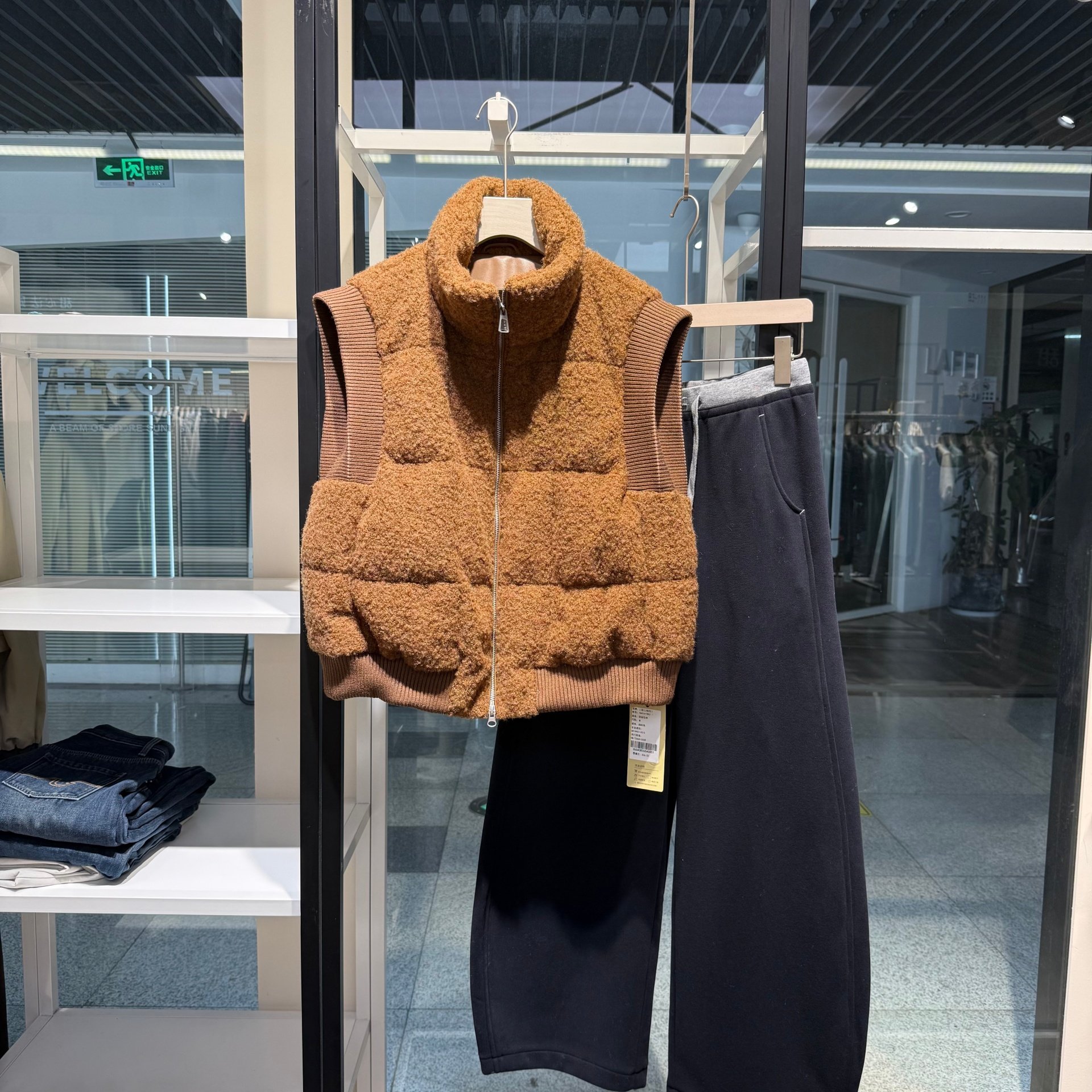 2025冬季新款羊圈呢马甲立领厚款羽绒服马夹小个子短款外套
